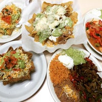 Foto tirada no(a) Habaneros Mexican Grill por Esther K. em 2/4/2015