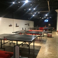 7/5/2016 tarihinde Alex L.ziyaretçi tarafından Hop21 Table Tennis Club &amp;amp; Bar'de çekilen fotoğraf