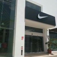 Nike - 5ta Avenida S/N Esq. 4