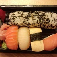 Das Foto wurde bei Sushi Panda Takeaway &amp;amp; Sushicafe von かわたく am 8/15/2013 aufgenommen