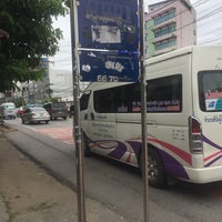 Photo taken at BMTA Bus Stop แยกพงษ์เพชร (Phong Phet Intersection) by Jinny T. on 7/27/2017