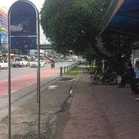 Photo taken at BMTA Bus Stop แยกพงษ์เพชร (Phong Phet Intersection) by Jinny T. on 6/29/2017