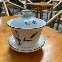 Photo taken at 鹤鸣茶社 Heming Tea Room by margarita on 10/5/2023