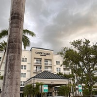 รูปภาพถ่ายที่ Courtyard by Marriott Miami Aventura Mall โดย Lezley B. เมื่อ 4/16/2024