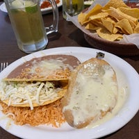 รูปภาพถ่ายที่ El Potro Mexican Restaurant โดย Lezley B. เมื่อ 10/16/2023