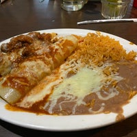 รูปภาพถ่ายที่ El Potro Mexican Restaurant โดย Lezley B. เมื่อ 11/26/2021