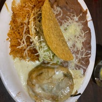 Foto tomada en El Potro Mexican Restaurant  por Lezley B. el 11/26/2021