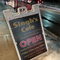 รูปภาพถ่ายที่ Singh&amp;#39;s Cafe โดย Eric A. เมื่อ 2/8/2022