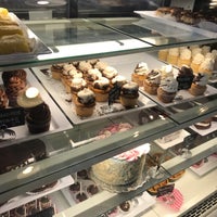 5/13/2017 tarihinde Eric A.ziyaretçi tarafından Twist Bakery &amp;amp; Cafe'de çekilen fotoğraf