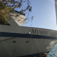 Снимок сделан в Mystic Blue Cruises пользователем Eric A. 10/12/2019