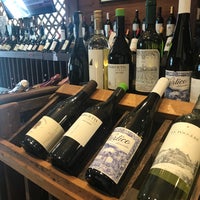 10/7/2018 tarihinde Eric A.ziyaretçi tarafından Grand Vin Wine Shop &amp;amp; Bar'de çekilen fotoğraf
