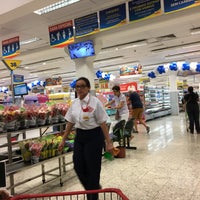 Photo taken at Supermercados Guanabara by Rodrigo L. on 6/6/2017