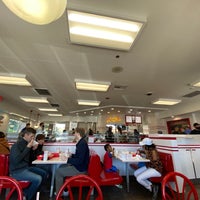 Photo taken at In-N-Out Burger by Reyner T. on 2/6/2022
