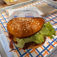 Photo taken at Super Duper Burgers by Reyner T. on 3/20/2024