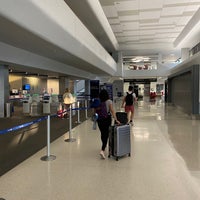 Photo taken at United Airlines Premier Access Counter by Reyner T. on 9/3/2021