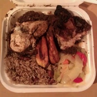 Foto tomada en Good To Go Jamaican Restaurant &amp;amp; Event Space BREAKFAST-LUNCH-DINNER  por Brittany J. el 3/4/2013