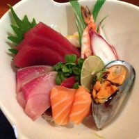 Das Foto wurde bei Ocean Blue Sushi Club von James S. am 7/15/2013 aufgenommen