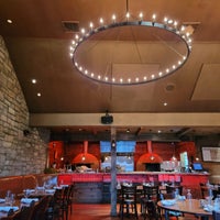 2/21/2023 tarihinde Brian L.ziyaretçi tarafından Vesta Wood Fired Pizza &amp;amp; Bar'de çekilen fotoğraf