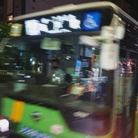 Photo taken at 月島三丁目バス停 by kenjin . on 7/13/2022