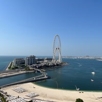 Foto tirada no(a) DoubleTree by Hilton Dubai - Jumeirah Beach por George K. em 10/3/2023