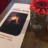 Das Foto wurde bei Grand Café Arnhems Meisje von Ioné am 8/16/2019 aufgenommen