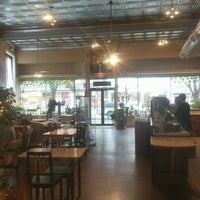 2/24/2018 tarihinde Seth G.ziyaretçi tarafından Zen Den Coffee Shop'de çekilen fotoğraf
