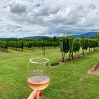 Foto tirada no(a) Afton Mountain Vineyards por Amanda I. em 8/25/2019