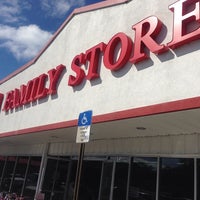 Foto tirada no(a) The Salvation Army Family Store &amp;amp; Donation Center por Bob W. em 3/8/2014