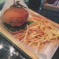 Photo taken at Ottobros Burger &amp; Cafe by Yahya Y. on 4/2/2015
