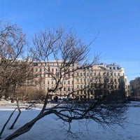 Foto tirada no(a) Manezhnaya Square por Dmitry R. em 2/27/2022