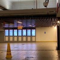 Photo taken at Town Hall Station (Main Concourse) by SIRIN on 10/6/2022
