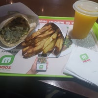 Photo taken at Maoz Vegetarian by Rogério S. on 4/17/2018