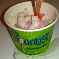 9/22/2012 tarihinde Selina D.ziyaretçi tarafından Spoons Yogurt - Bryan'de çekilen fotoğraf