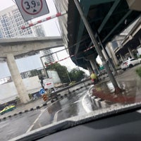Photo taken at Lat Phrao Square Flyover by Tom-Tom S. on 9/21/2019