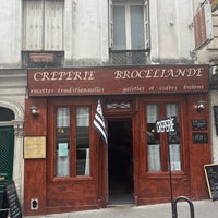 รูปภาพถ่ายที่ Crêperie Brocéliande โดย Marco A. เมื่อ 9/16/2022