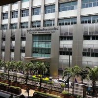 Photo taken at Ramathibodi Hospital Skywalk by Danne D. on 4/8/2022