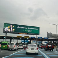 Photo taken at Pracha Chuen Toll Plaza - Outbound by Danne D. on 2/15/2022