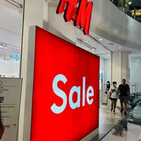 Photo taken at H&amp;amp;M by Danne D. on 10/4/2022