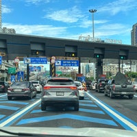 Photo taken at Din Daeng Toll Plaza by Danne D. on 9/4/2023