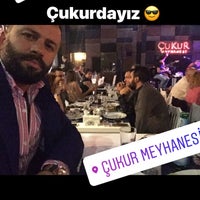 รูปภาพถ่ายที่ Çukur Meyhanesi โดย Oğuzhan Türkeri I. เมื่อ 4/27/2018