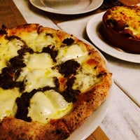 Foto tirada no(a) Filippo Wood Oven &amp; Pizza Bar por Veronica L. em 2/16/2014