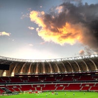 รูปภาพถ่ายที่ Estádio Beira-Rio โดย Gabriel A. เมื่อ 2/16/2014