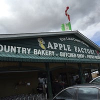 Foto tirada no(a) The Apple Factory por Beth C. em 4/26/2015