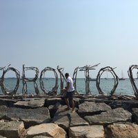 Photo taken at Toronto Driftwood Sign by Haowei C. on 9/5/2017
