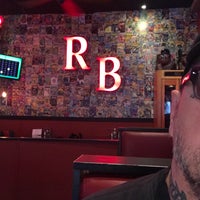 รูปภาพถ่ายที่ Red Brick Tap and Grill โดย rude b. เมื่อ 5/12/2017