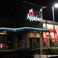 Photo taken at Applebee&amp;#39;s Grill + Bar by Marcos H. on 11/6/2017