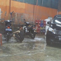 Photo taken at Astro Car Wash (ACW) by Ridho R. on 8/13/2013