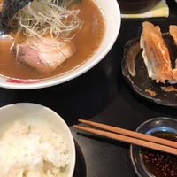 Photo taken at 麺や三笑 はじめ by 影の男爵 on 7/12/2019