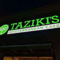 Foto tirada no(a) Taziki&amp;#39;s Mediterranean Cafe por Joe P. em 11/4/2020