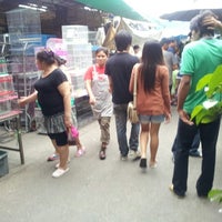 Photo taken at ตลาดนัดสัตว์เลี้ยง by แม๊คคาฟอซ โ. on 6/10/2012